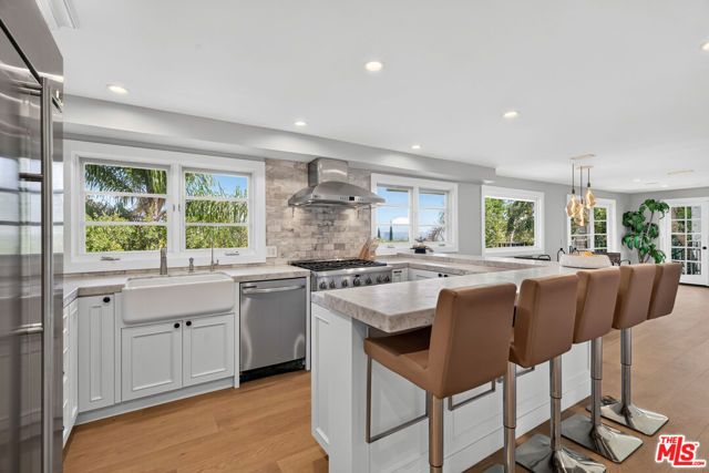 8276 Woodshill Trail, Los Angeles, CA 90069