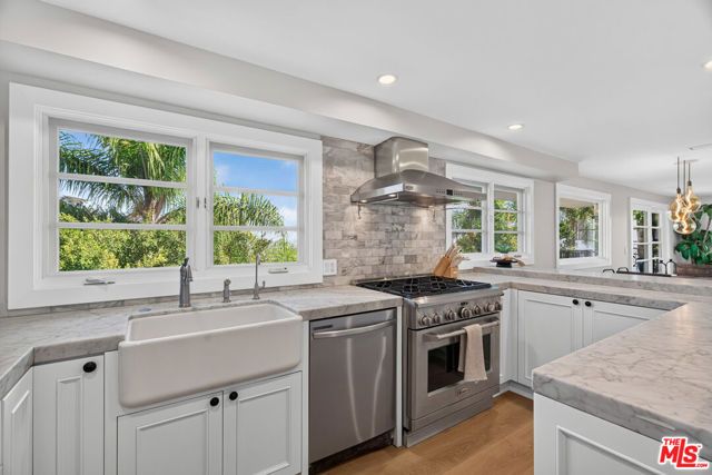 8276 Woodshill Trail, Los Angeles, CA 90069