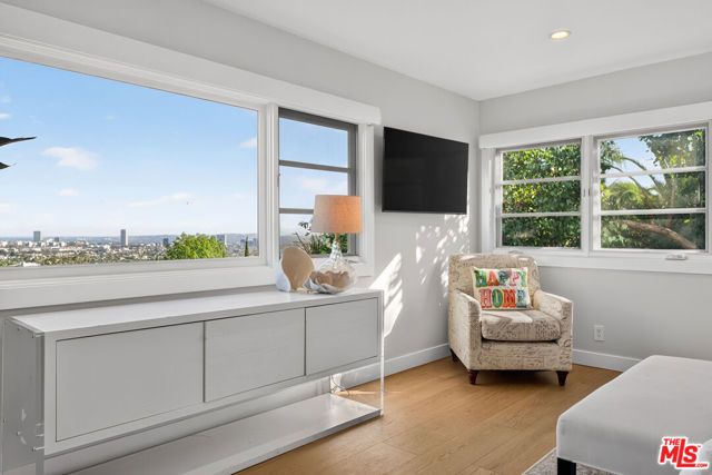 8276 Woodshill Trail, Los Angeles, CA 90069