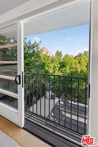 8276 Woodshill Trail, Los Angeles, CA 90069