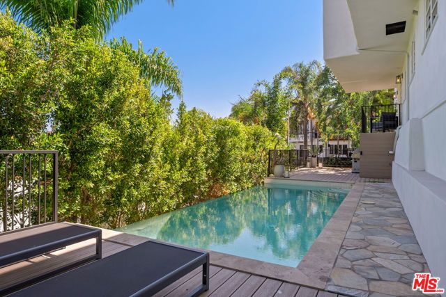 8276 Woodshill Trail, Los Angeles, CA 90069