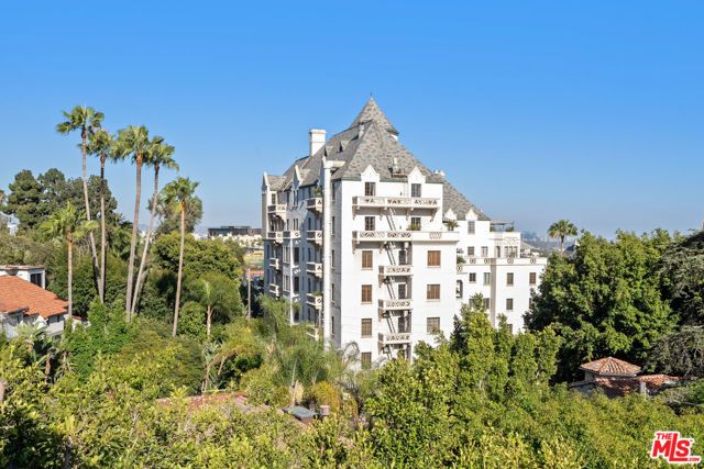 8276 Woodshill Trail, Los Angeles, CA 90069