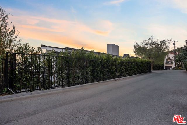8276 Woodshill Trail, Los Angeles, CA 90069