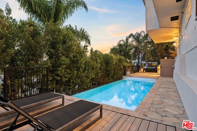 8276 Woodshill Trail, Los Angeles, CA 90069