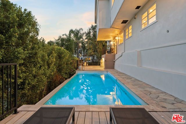 8276 Woodshill Trail, Los Angeles, CA 90069