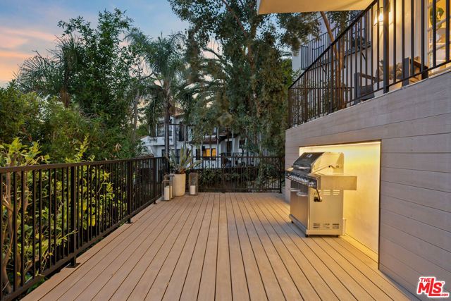8276 Woodshill Trail, Los Angeles, CA 90069
