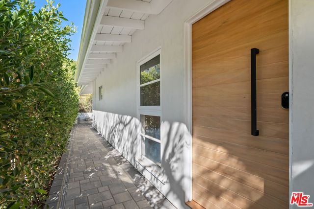 8276 Woodshill Trail, Los Angeles, CA 90069