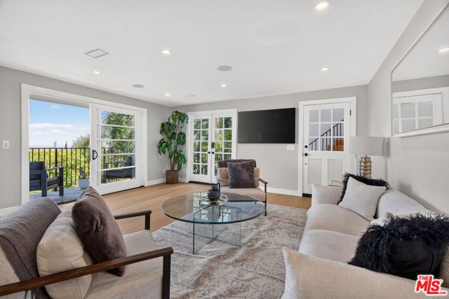 8276 Woodshill Trail, Los Angeles, CA 90069