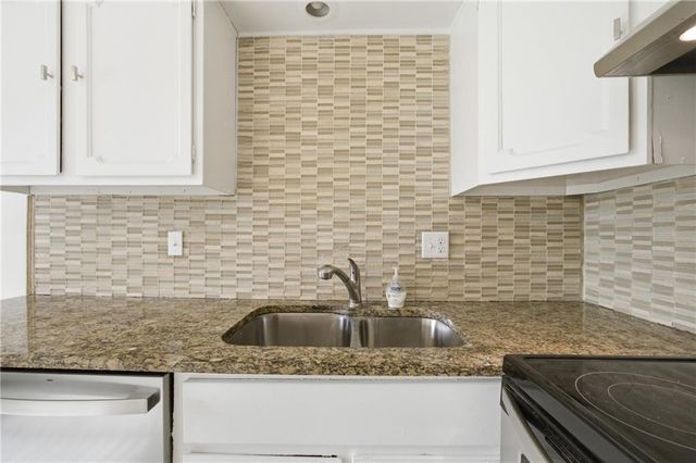 7136 NW COUNTRY CLUB Lane, Kansas City, MO 64152