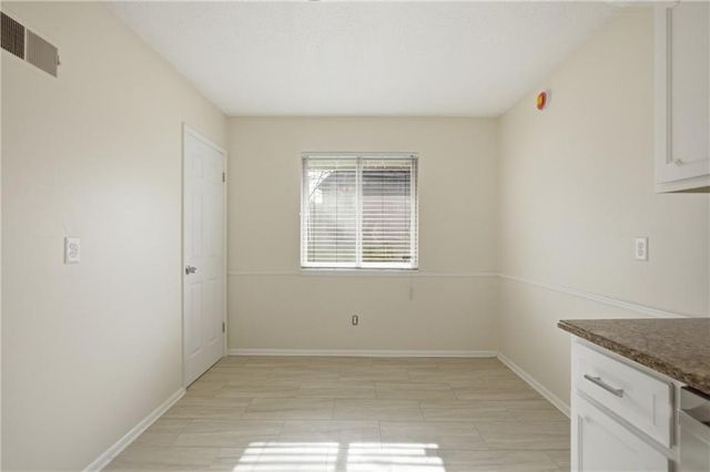 7136 NW COUNTRY CLUB Lane, Kansas City, MO 64152