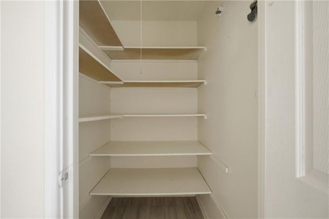 7136 NW COUNTRY CLUB Lane, Kansas City, MO 64152