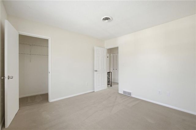 7136 NW COUNTRY CLUB Lane, Kansas City, MO 64152