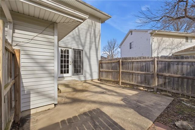 7136 NW COUNTRY CLUB Lane, Kansas City, MO 64152