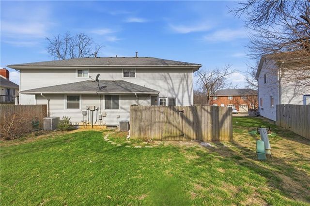 7136 NW COUNTRY CLUB Lane, Kansas City, MO 64152