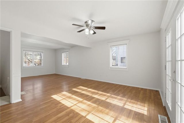 7136 NW COUNTRY CLUB Lane, Kansas City, MO 64152