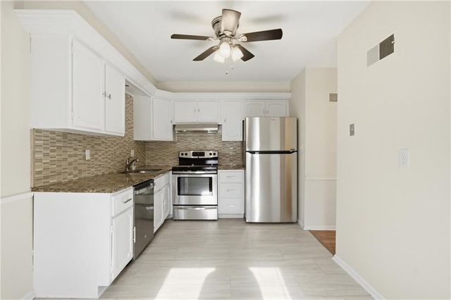 7136 NW COUNTRY CLUB Lane, Kansas City, MO 64152