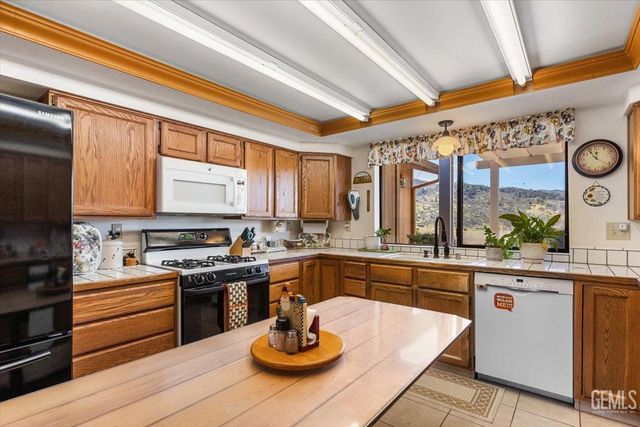 23841 Dart Drive, Tehachapi, CA 93561