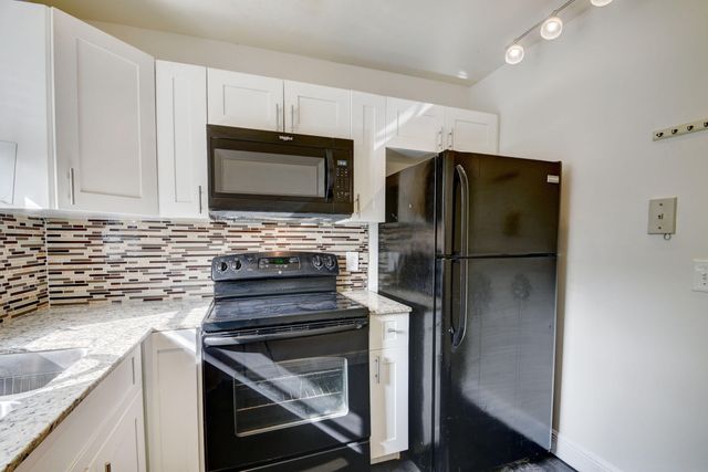 1733 3rd Avenue N 24, Lake Worth, FL 33460