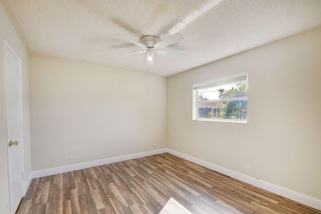 1733 3rd Avenue N 24, Lake Worth, FL 33460