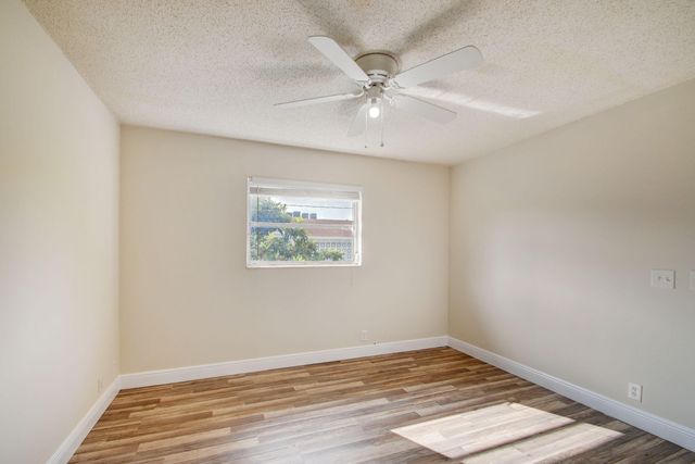 1733 3rd Avenue N 24, Lake Worth, FL 33460