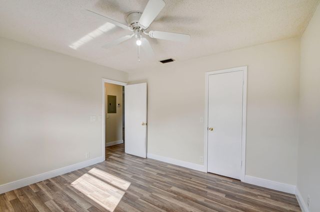 1733 3rd Avenue N 24, Lake Worth, FL 33460