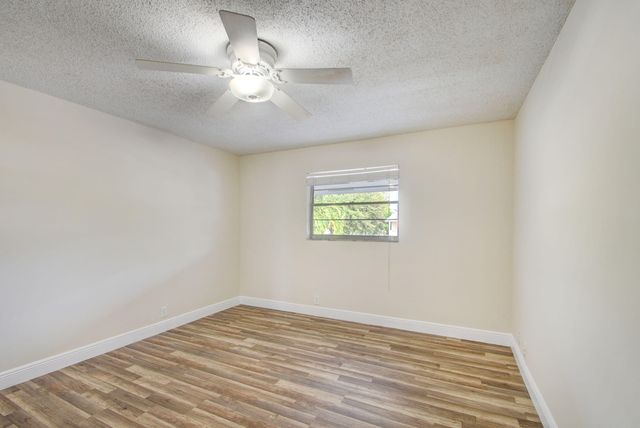 1733 3rd Avenue N 24, Lake Worth, FL 33460