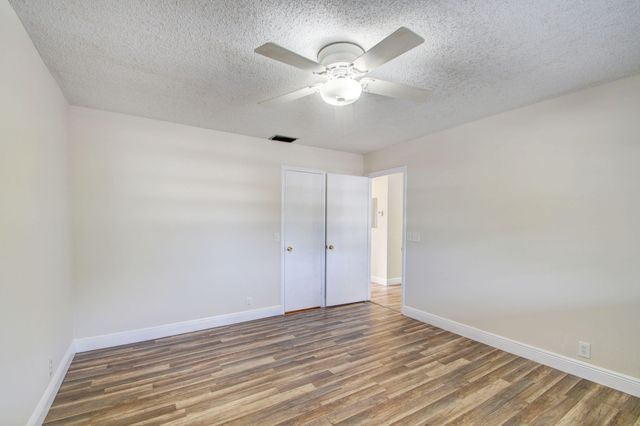 1733 3rd Avenue N 24, Lake Worth, FL 33460