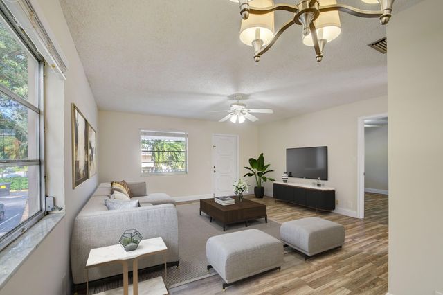 1733 3rd Avenue N 24, Lake Worth, FL 33460