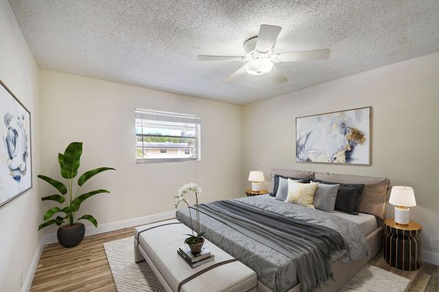 1733 3rd Avenue N 24, Lake Worth, FL 33460