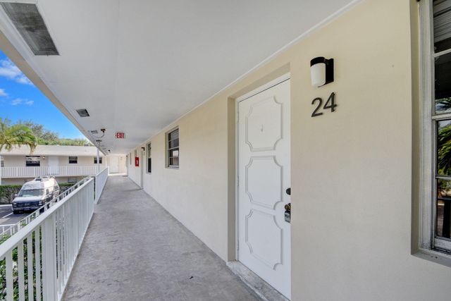 1733 3rd Avenue N 24, Lake Worth, FL 33460