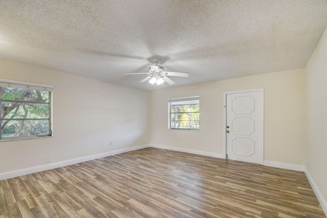 1733 3rd Avenue N 24, Lake Worth, FL 33460