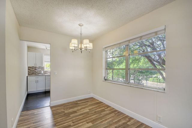 1733 3rd Avenue N 24, Lake Worth, FL 33460