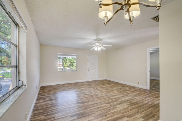 1733 3rd Avenue N 24, Lake Worth, FL 33460