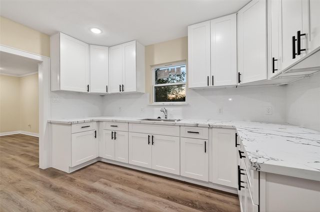 2725 Avenue F, Rosenberg, TX 77471