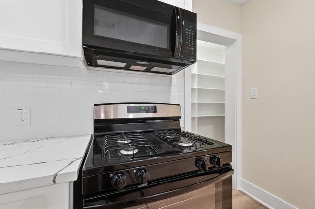 2725 Avenue F, Rosenberg, TX 77471