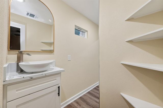 2725 Avenue F, Rosenberg, TX 77471