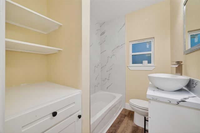 2725 Avenue F, Rosenberg, TX 77471