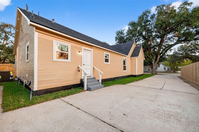 2725 Avenue F, Rosenberg, TX 77471