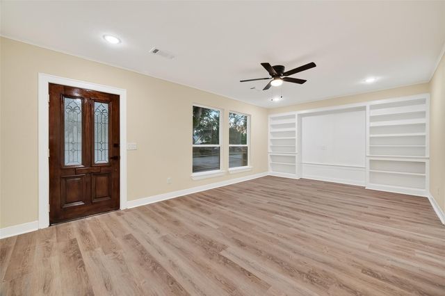 2725 Avenue F, Rosenberg, TX 77471