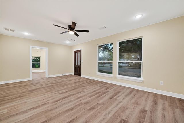 2725 Avenue F, Rosenberg, TX 77471