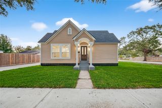 2725 Avenue F, Rosenberg, TX 77471