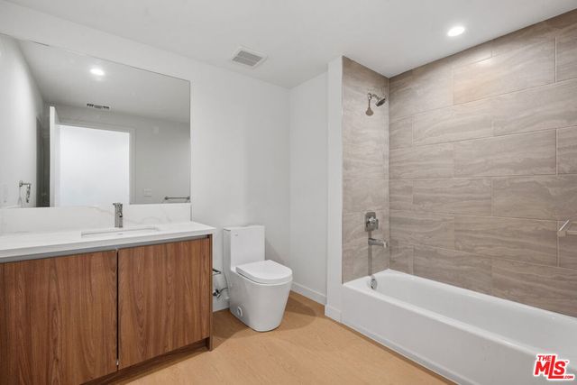 1717 Winona Boulevard 203, Los Angeles, CA 90027