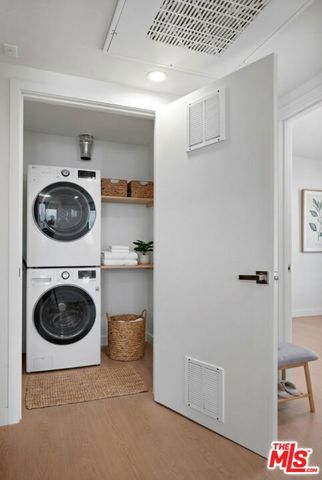 1717 Winona Boulevard 203, Los Angeles, CA 90027