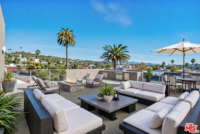 1717 Winona Boulevard 203, Los Angeles, CA 90027