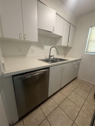 828 SKY LAKE CIRCLE D, Orlando, FL 32809