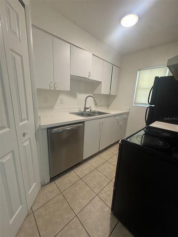 828 SKY LAKE CIRCLE D, Orlando, FL 32809