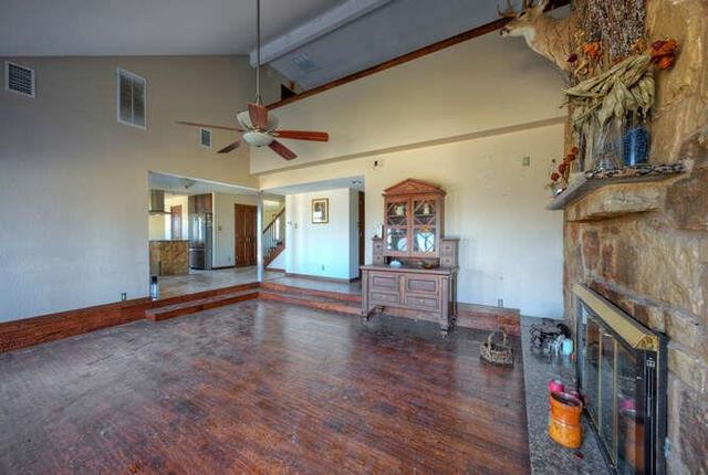 1800 Caldwell LN, Del Valle, TX 78617