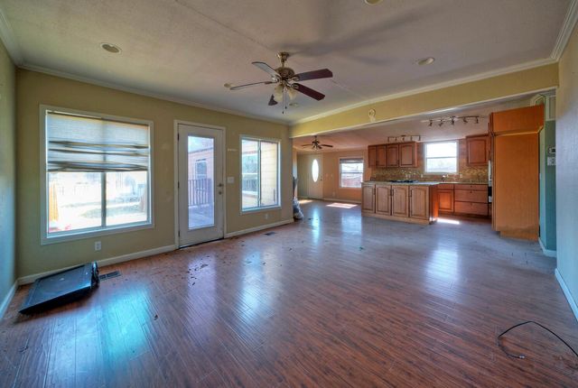 1800 Caldwell LN, Del Valle, TX 78617