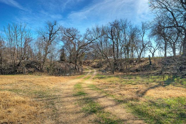 1800 Caldwell LN, Del Valle, TX 78617