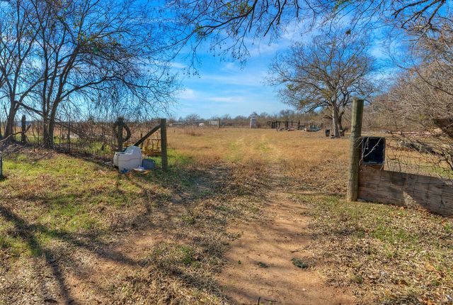 1800 Caldwell LN, Del Valle, TX 78617